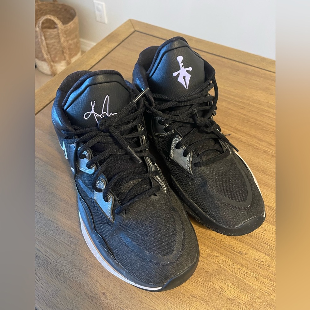 Nike Kyrie Infinity Youth Size 6.5